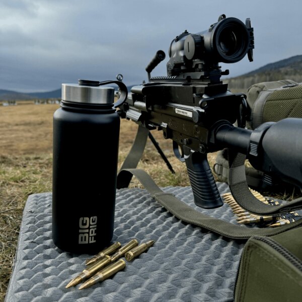 Z-Lite™ Therm-a-Rest<sup>&reg;</sup> пяна подложка и термо бутилка Big Frig. Снимка: Rigad