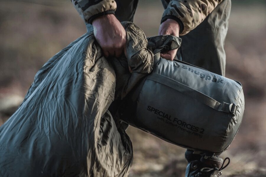 Опаковане на спалния чувал Special Forces 2 Snugpak<sup>®</sup> в защитна обвивка. Източник: Rigad, Snugpak