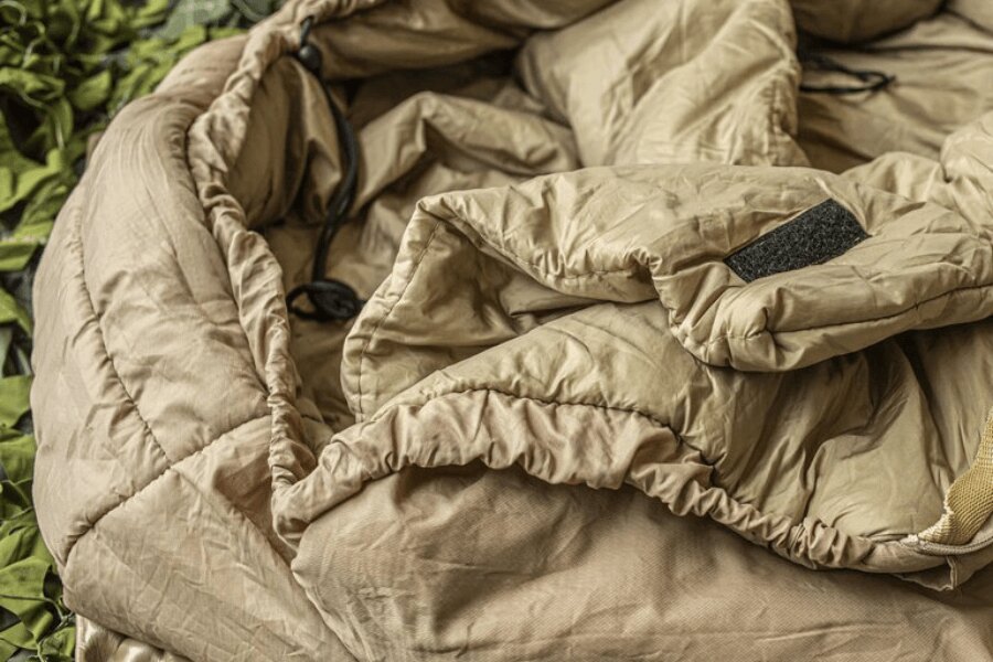 Качулка за затягане на мумиеобразен зимен спален чувал. Източник: Rigad, Snugpak