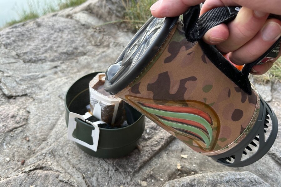 Джобен котлон Jetboil Flash при загряване на вода.