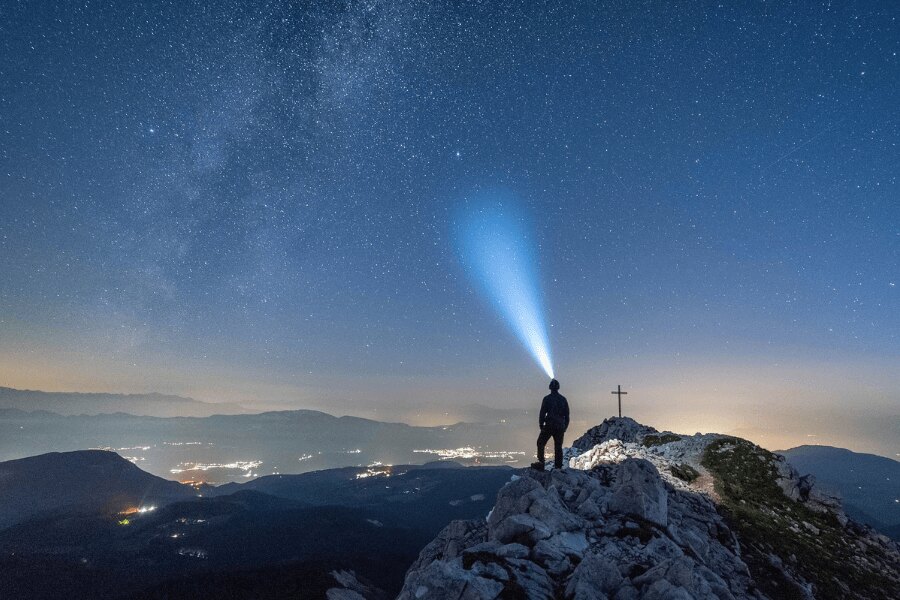 Източник: https://pixabay.com/cs/photos/t%C3%BAra-dobrodru%C5%BEstv%C3%AD-p%C5%99%C3%ADroda-venku-5796976/