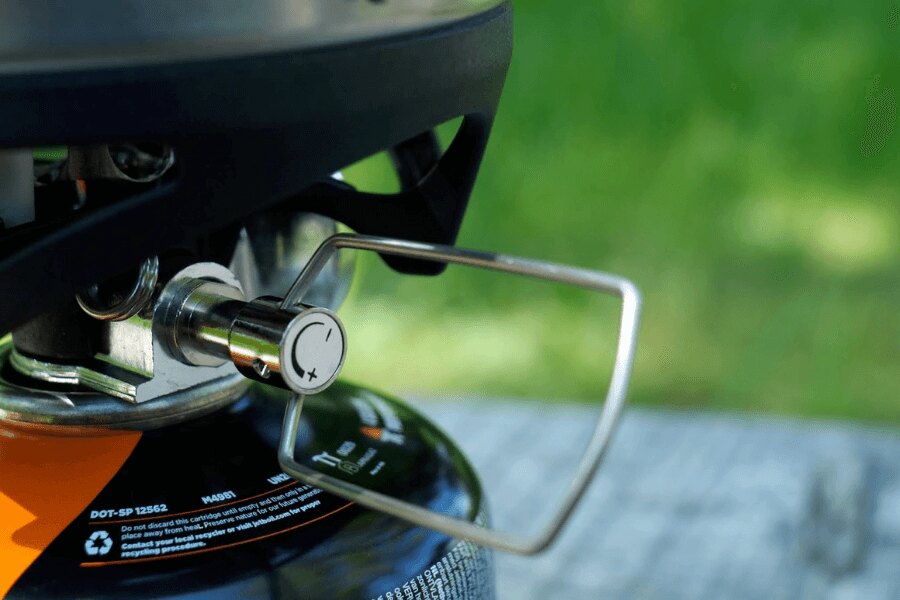 детайл на контролиране на jetboil. Източник: Rigad
