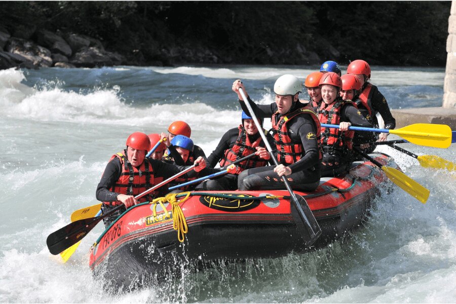 Рафтинг. Източник: https://pixabay.com/cs/photos/rafting-rafting-na-divok%C3%A9-vod%C4%9B-293542/