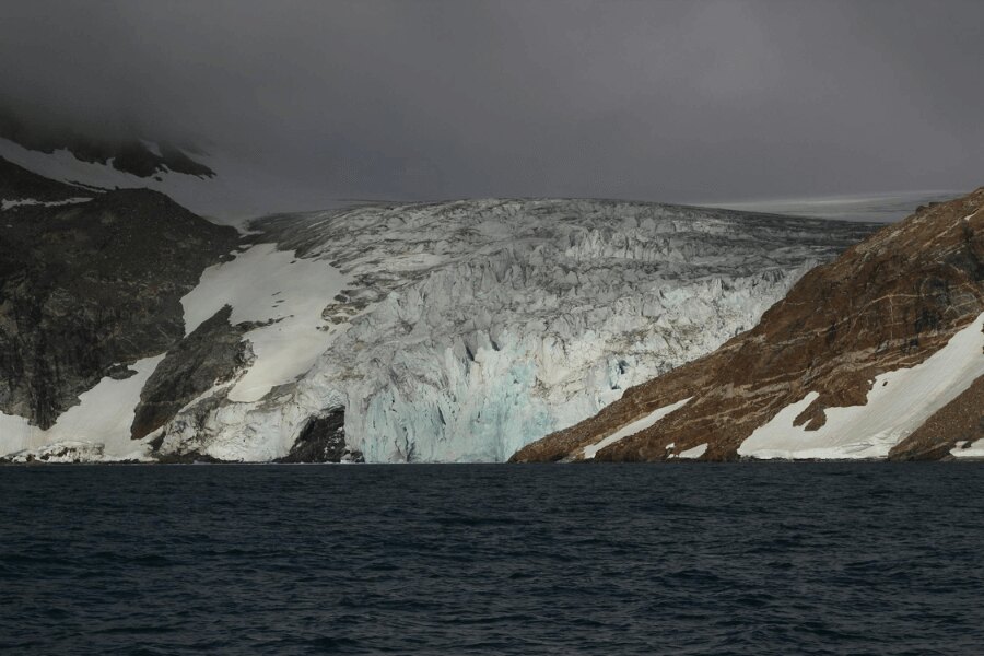 Гренландия природа, айсберг и море.