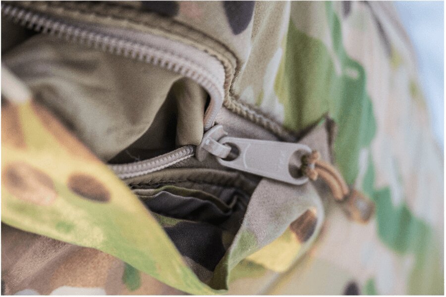 Панталони Sleeka Reversible Salopettes Snugpak – Цял страничен цип на крачолите. Детайл на YKK цип на джоба. Източник: L.G. (автор)