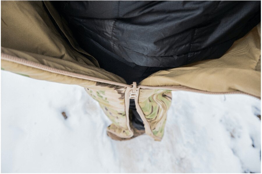 Панталони Sleeka Reversible Salopettes Snugpak – Цип по цялата дължина на крака. Детайл на страничния цип на крачола. Източник: L.G. (автор)