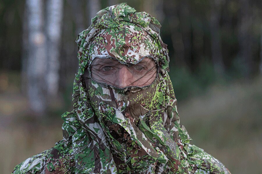 Противодроново пончо Ghosthood, модел CONCAMO, детайл на качулката. Източник: ghost-hood.com