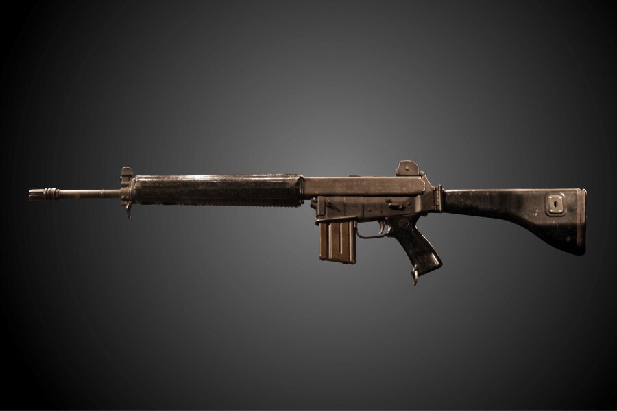 Пушка "ArmaLite AR-18" при поглед отстрани.