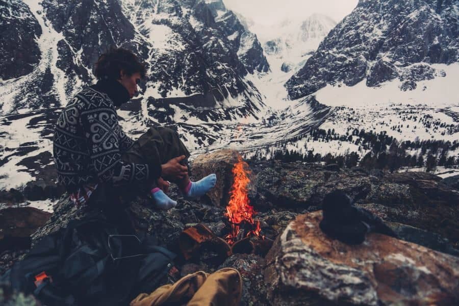 Къмпингуване при заснежени планини