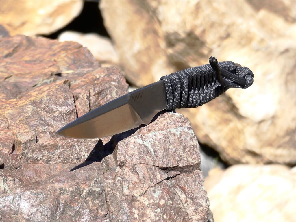 Нож с фиксирано острие ANV® P100