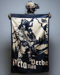 Знаме Acta Non Verba Brothers in Arms®